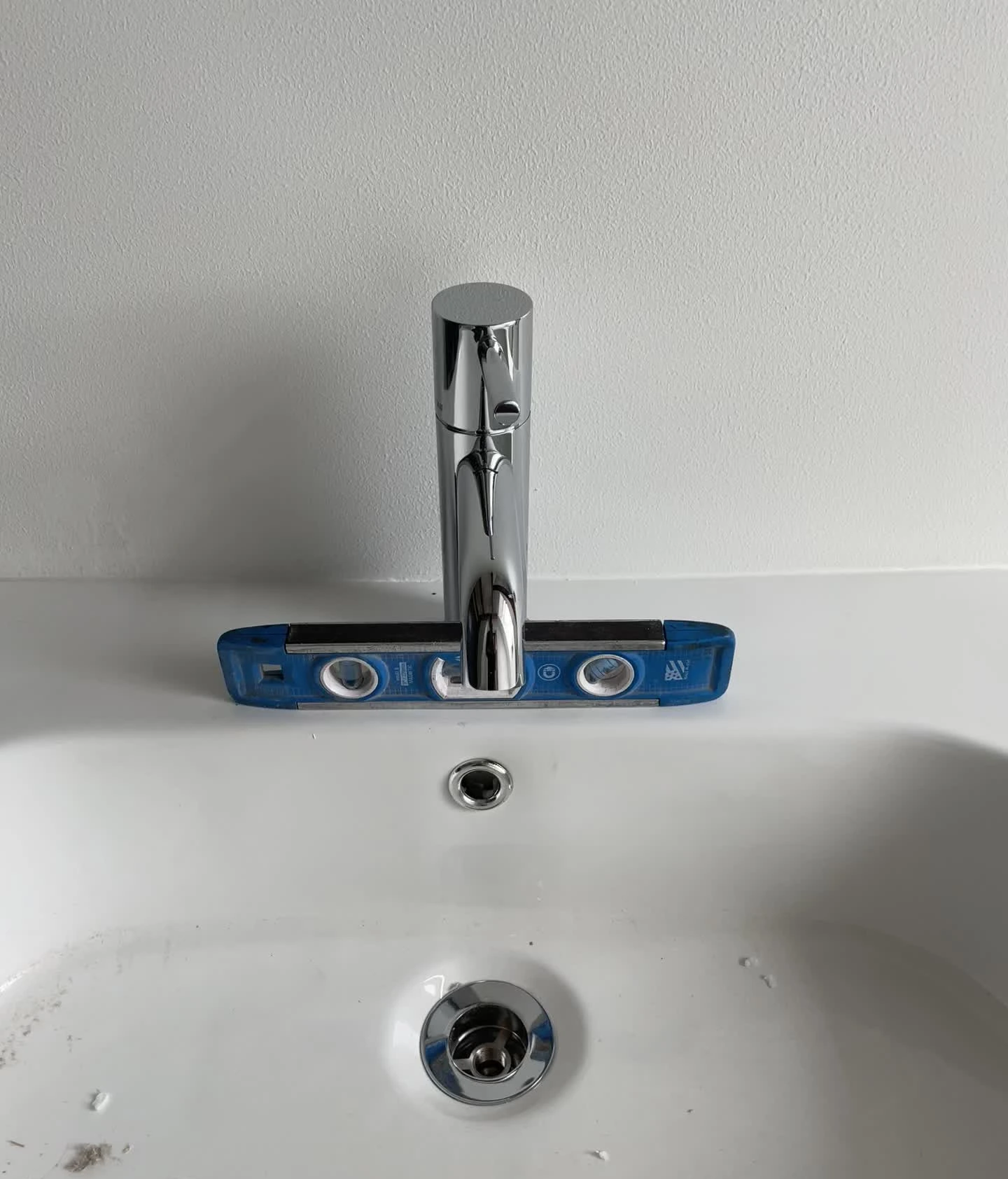 Montering af sanitetsarmaturer